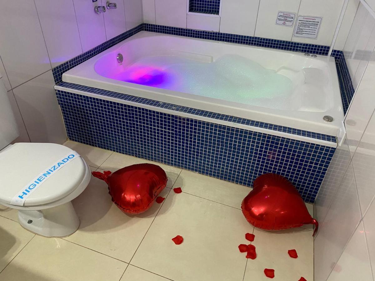 Refugius Love hotel